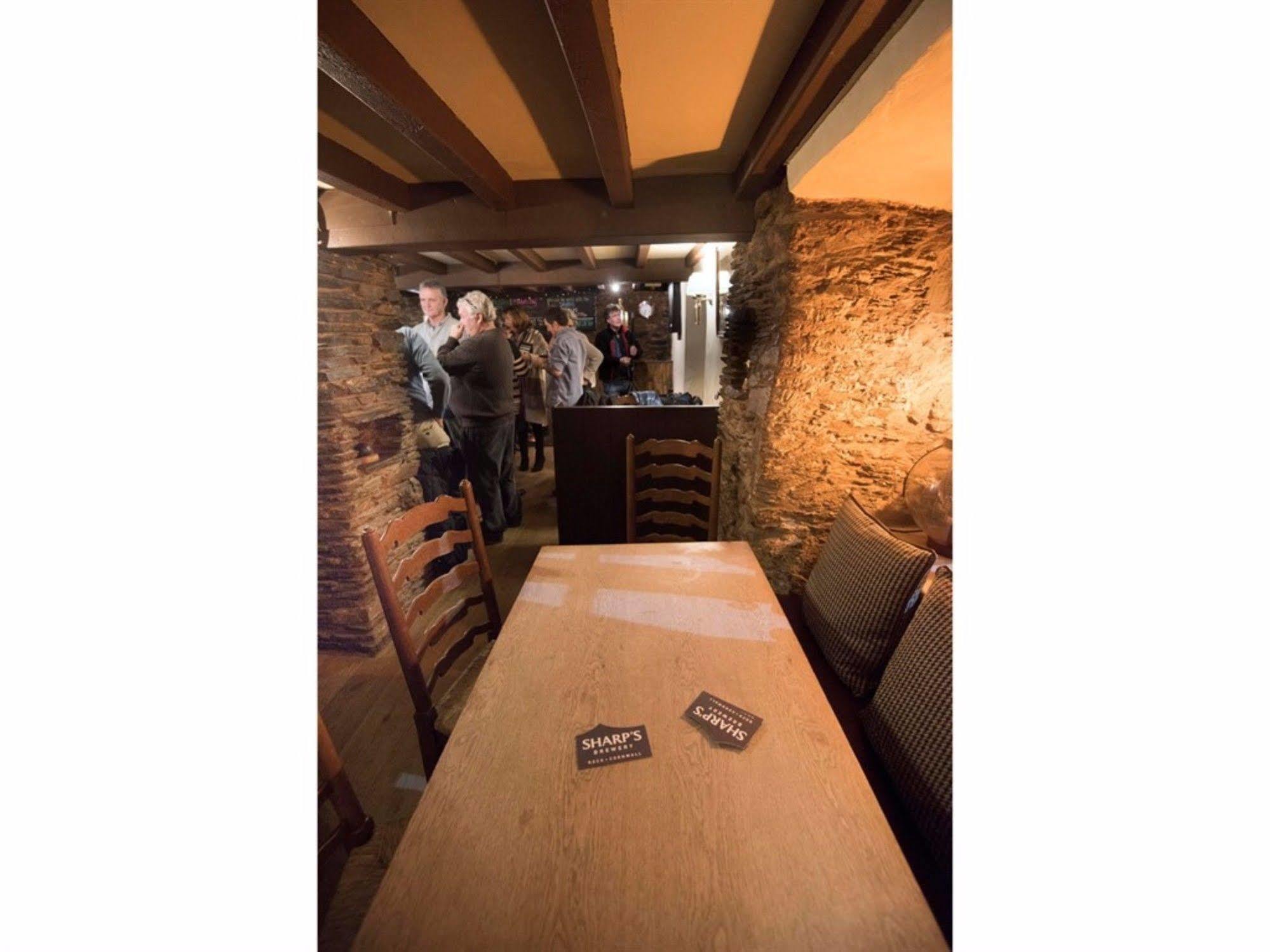 The Dolphin Inn 킹스브리지 외부 사진