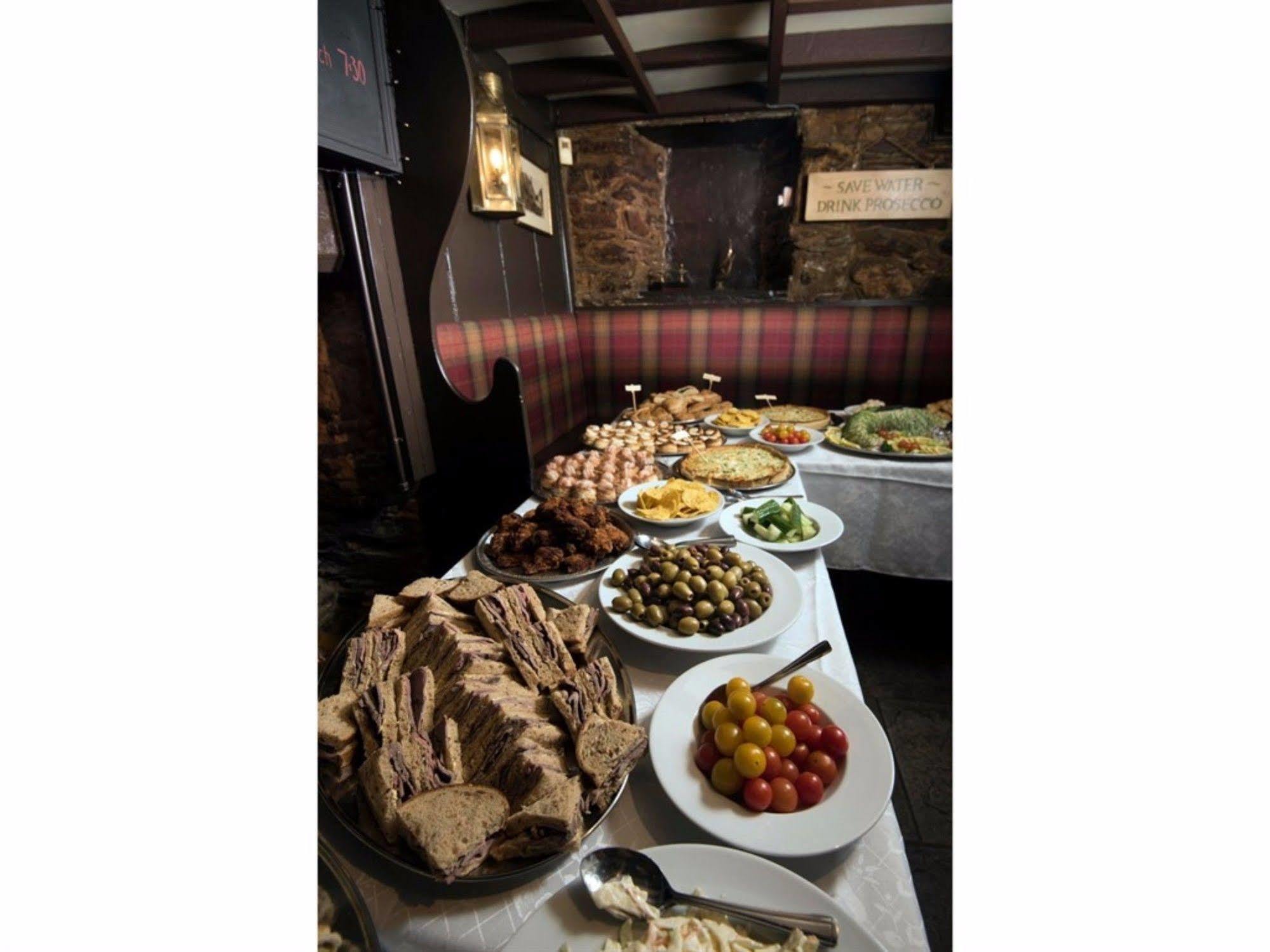 The Dolphin Inn 킹스브리지 외부 사진