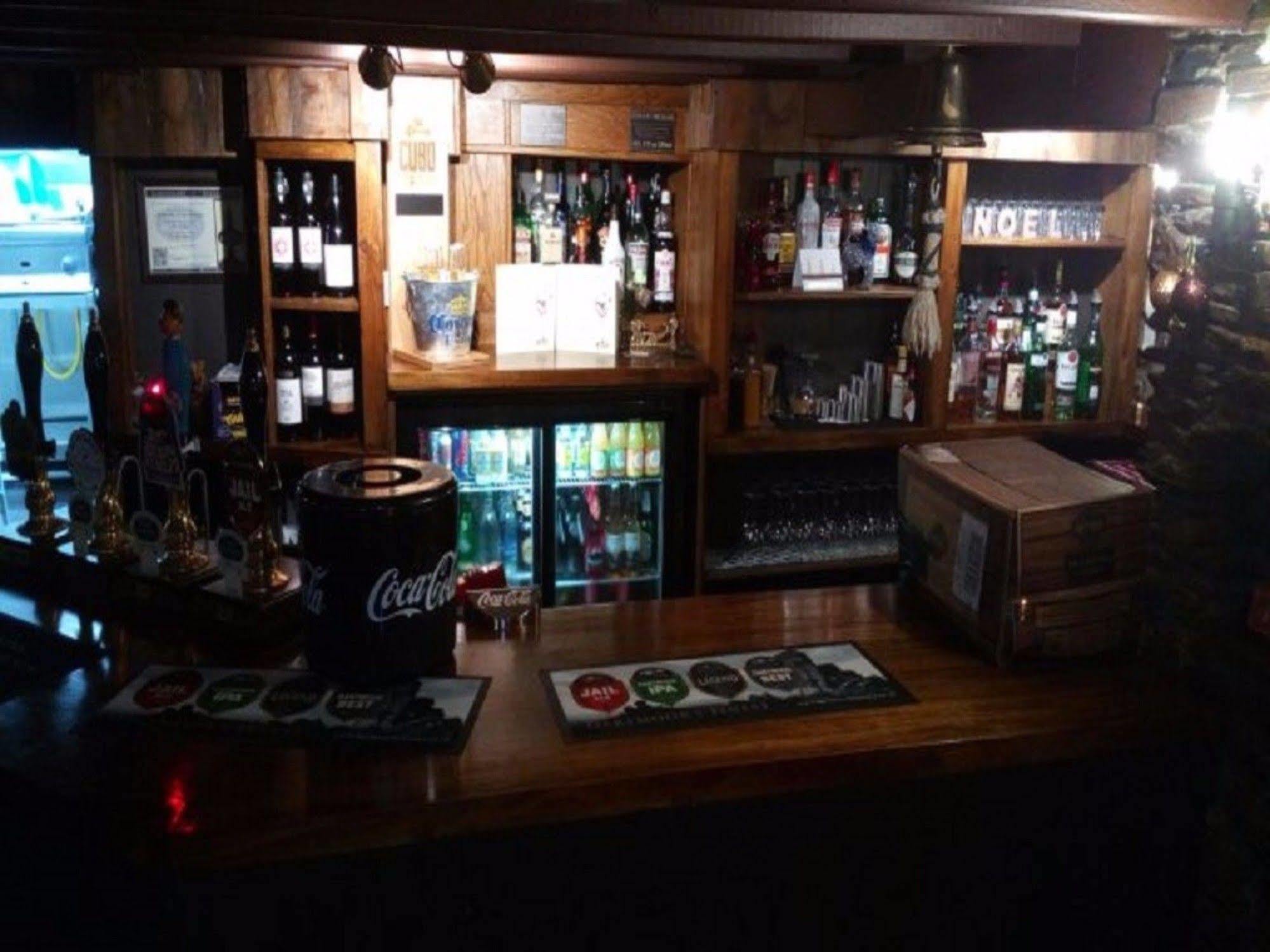 The Dolphin Inn 킹스브리지 외부 사진
