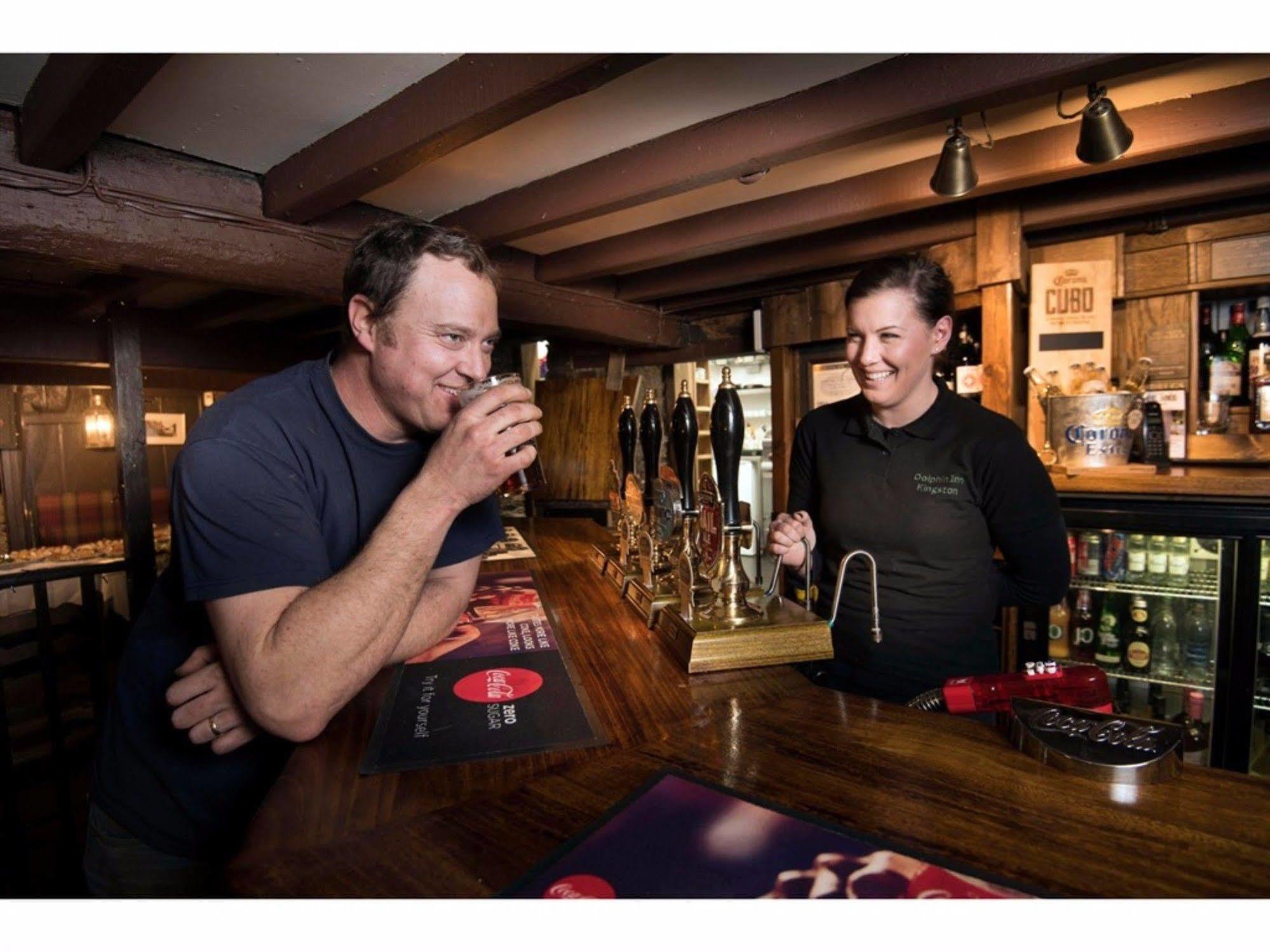 The Dolphin Inn 킹스브리지 외부 사진